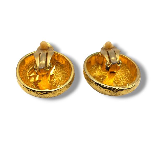 Large Gold Tone Textured Domed Clip On Earrings Vintage Retro Heavy - Picture 5 of 9